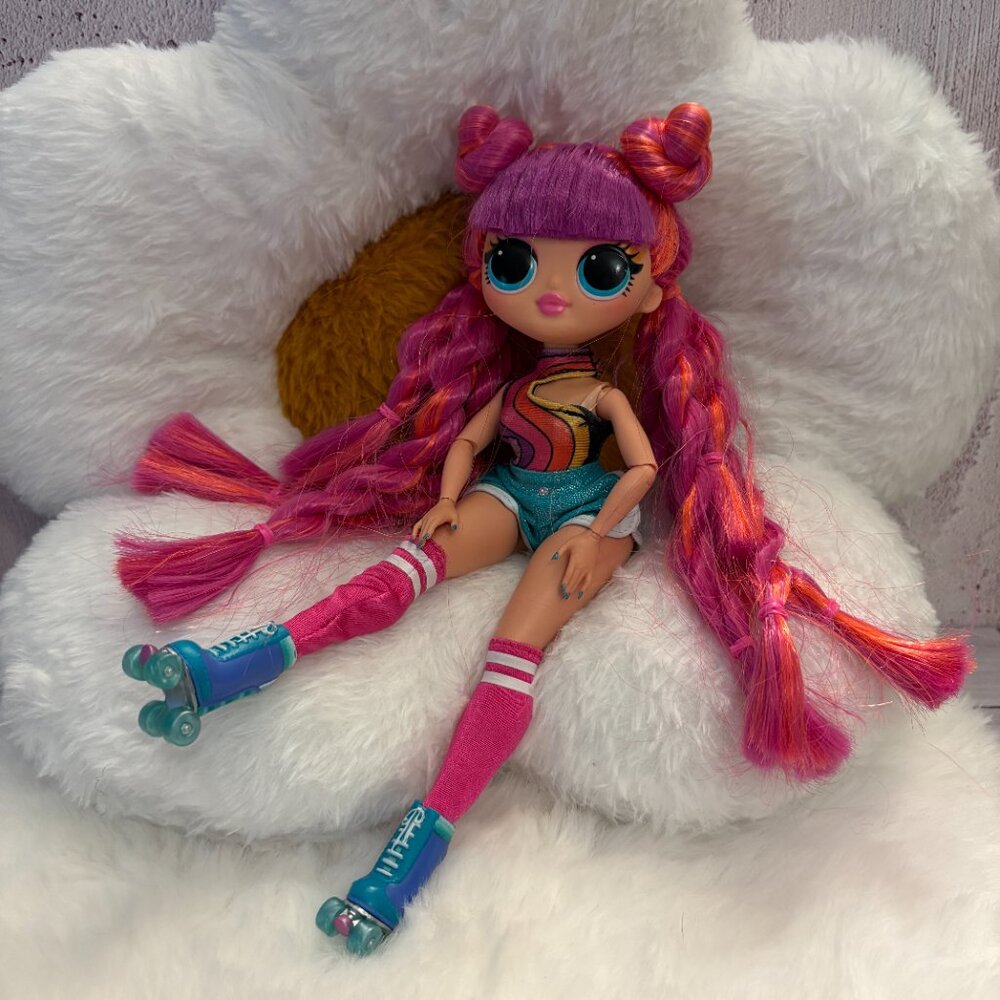 LOL Surprise OMG Roller Chick Series 2 Fashion Doll 586135 (SKU: 314TO)